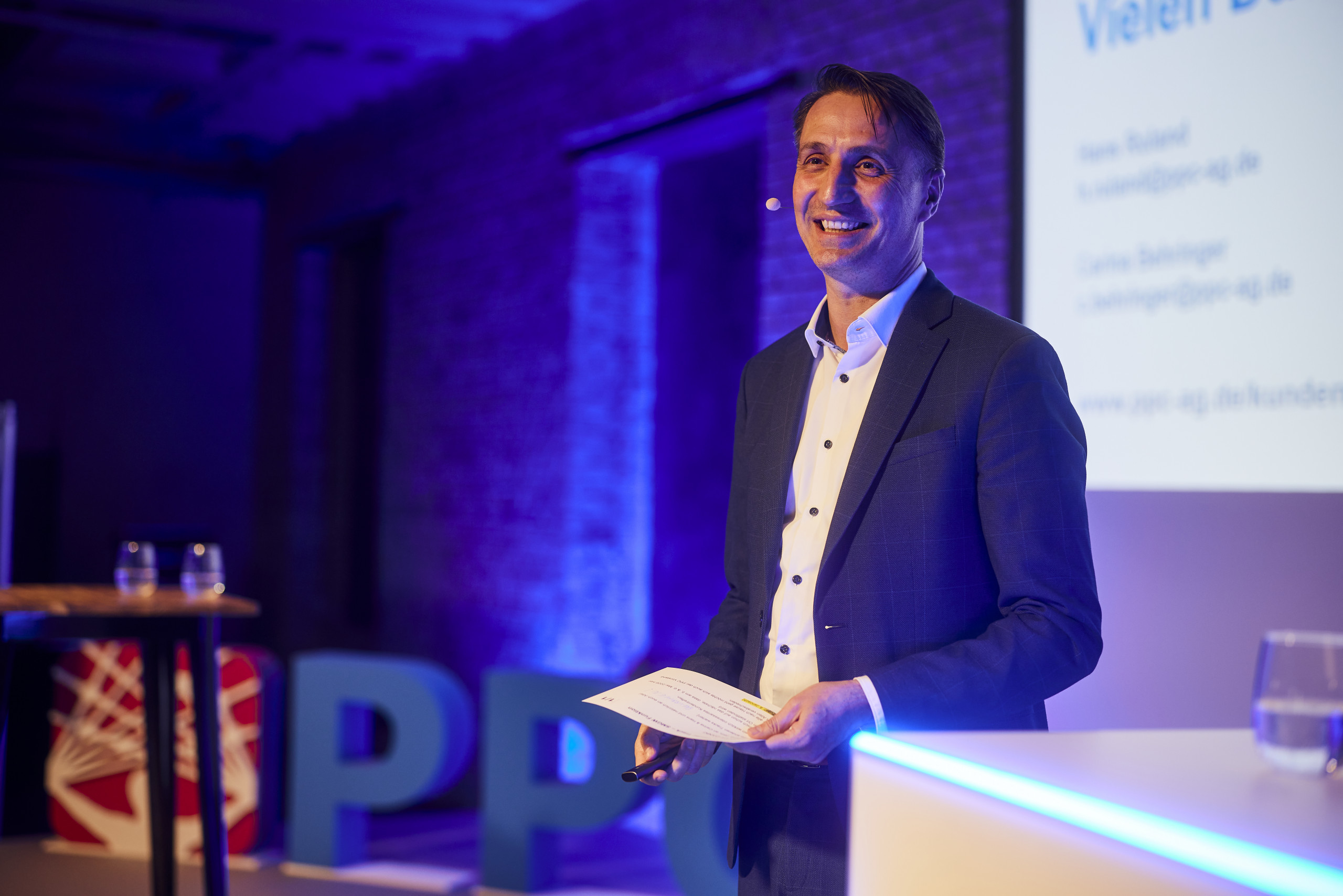 Thomas Wolski als Moderator auf der Hauptbühne des PPC Kundentreffens